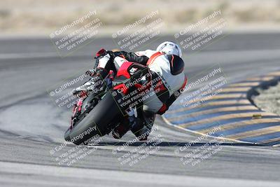 media/Dec-01-2025-Moto Forza (Mon) [[2daa91e15f]]/1-Advanced Group/Session 2 Turn 11 Backside/